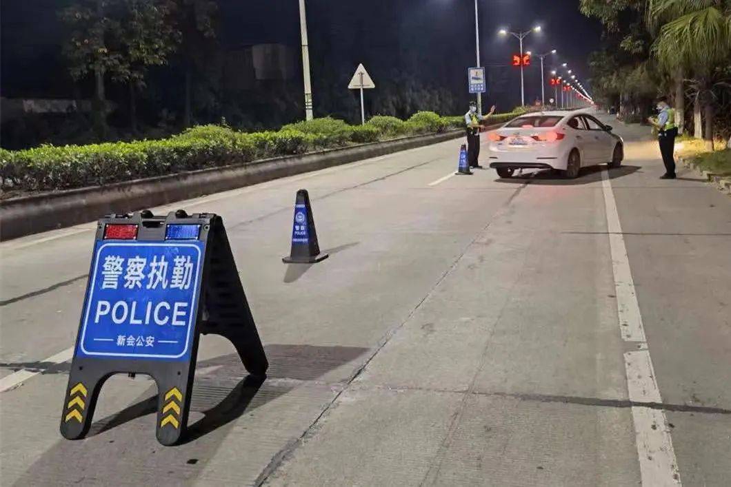 加強對可疑人員及物品的盤查和系統管控,落實見警察,見警車,見警燈