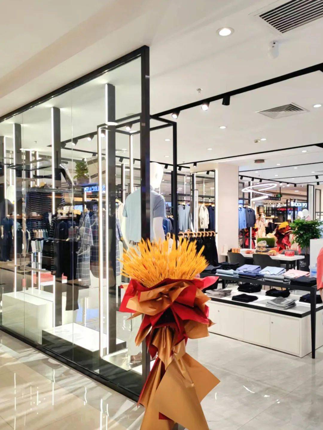 罗朗巴特丨roland barthes 包头王府井百货昆区店荣耀启幕!