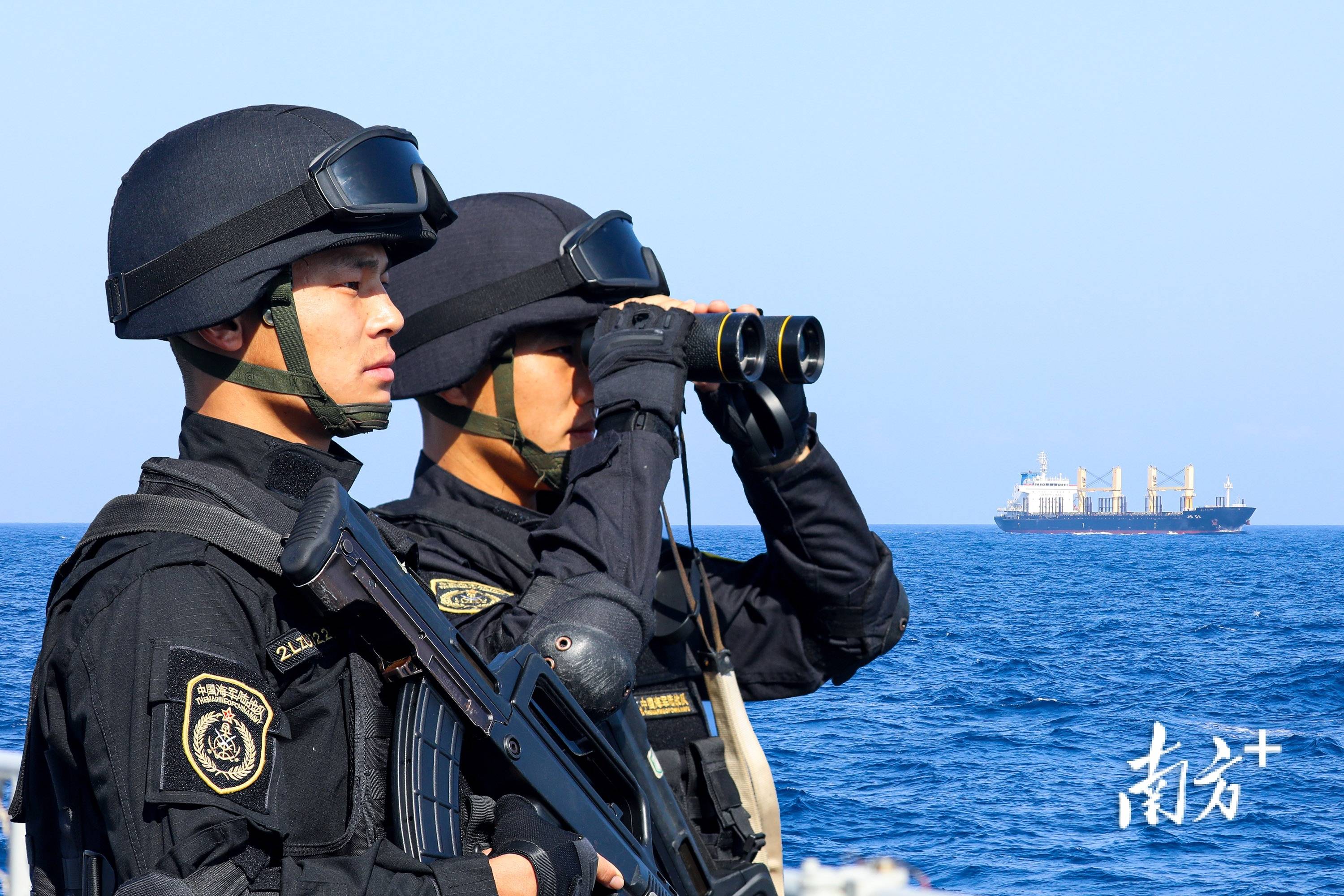致敬八一在最危险海域外国商船纷纷申请加入中国海军护航队伍
