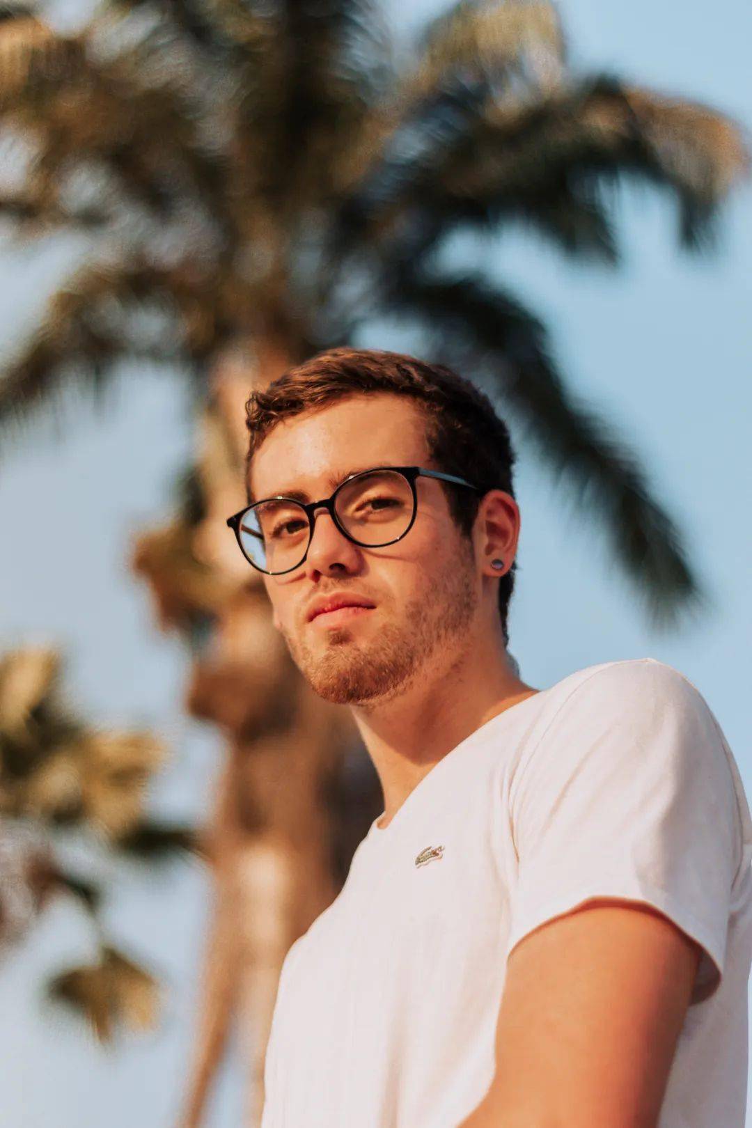 戴眼镜的女孩怎么拍好看? | 摄影早自习第1971天_影子_photo_on