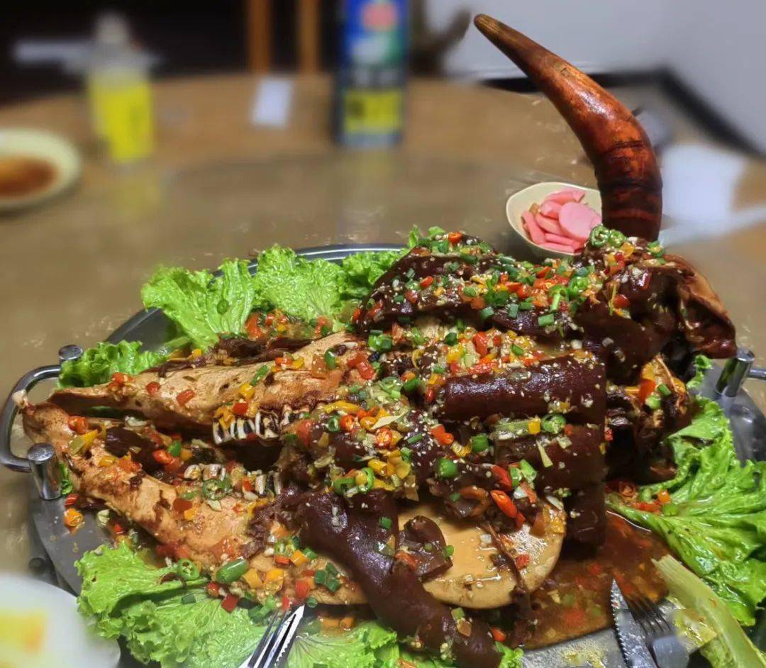 1个主食半只大牛头只要498元筋道入味,好下酒~烤完焦香特有嚼劲儿牛排