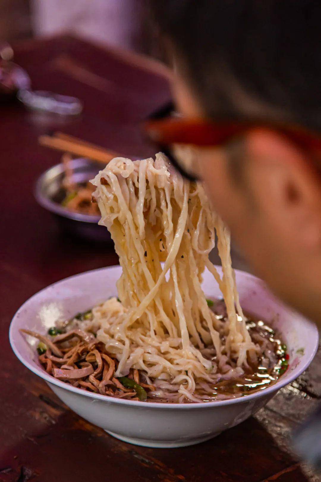 走去南陵切碗小刀面