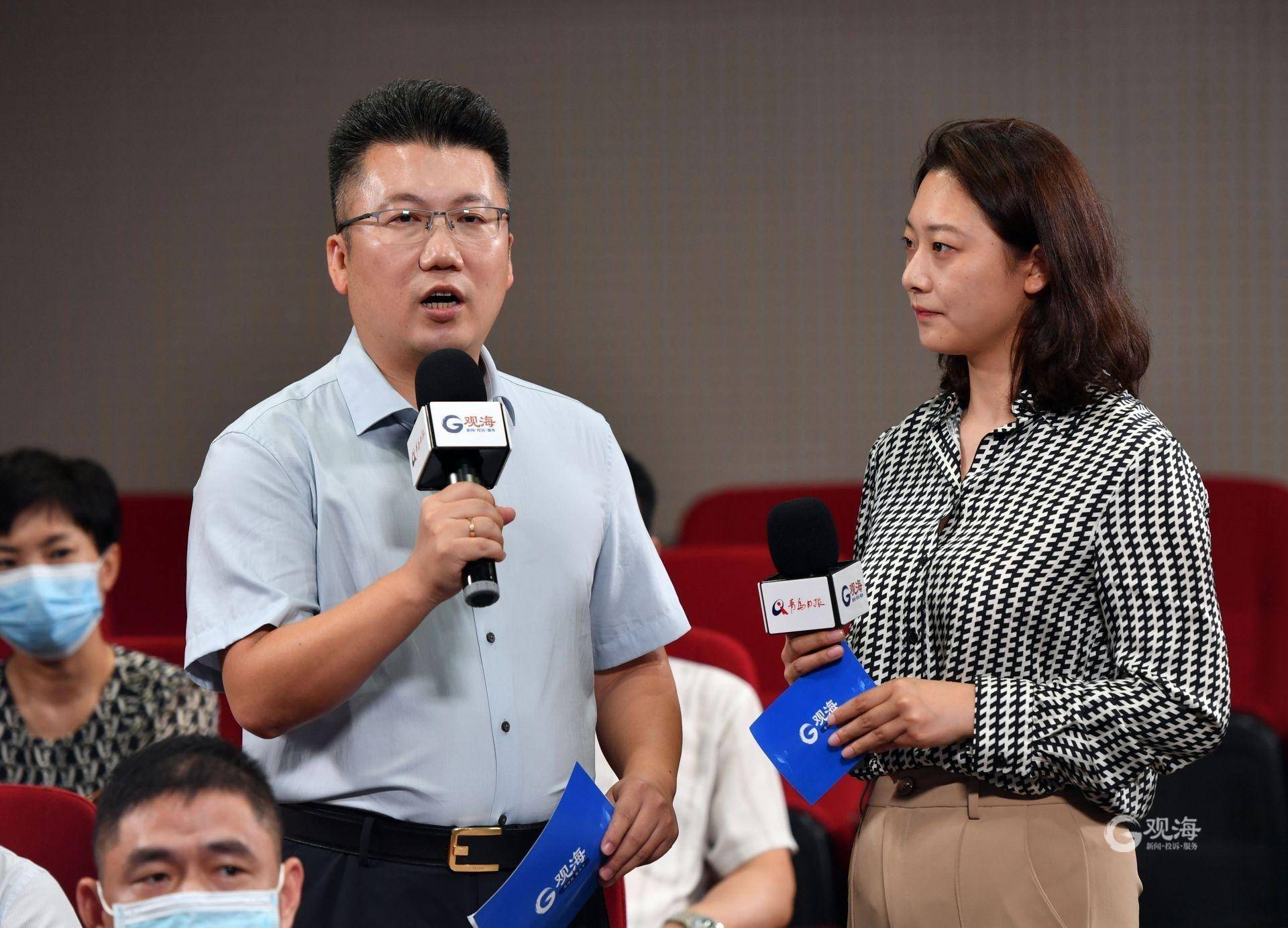 青岛万林集团董事长李言涛接受采访.