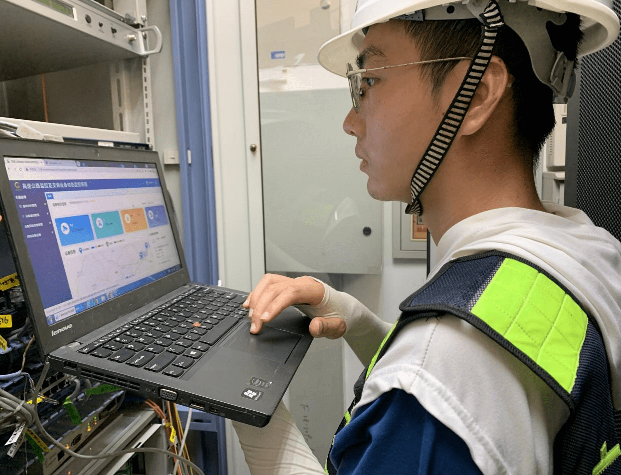 崇左:智能化监测设备为高速公路机电管理插上"科技翅膀"_监控_文盈