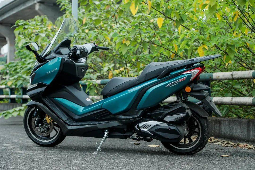 远途摩旅踏板再进化,赛科龙rt3s静态解析