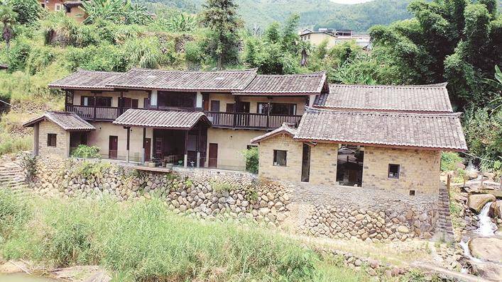 改造后的南靖县书洋镇石桥村逢源楼本报讯(林东妹 韩佳镔 黄惠玲 文