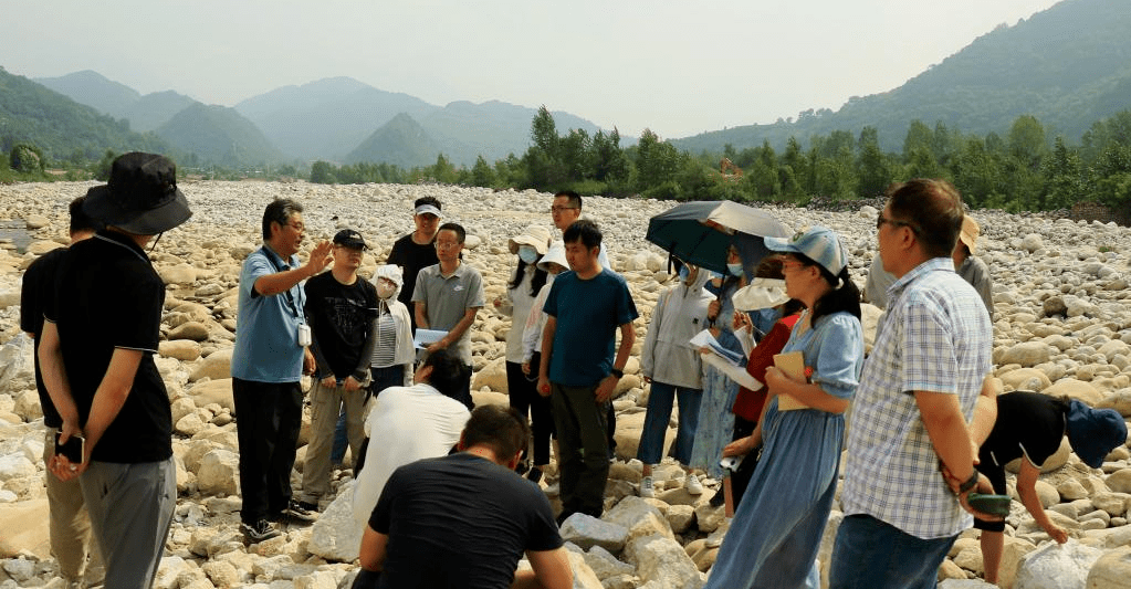 第一站到达渭河南岸支流石头河上的的石头河水库