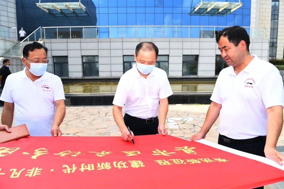 第三站商丘日报奋进新征程建功新时代商丘非凡十年全媒体报道组走进