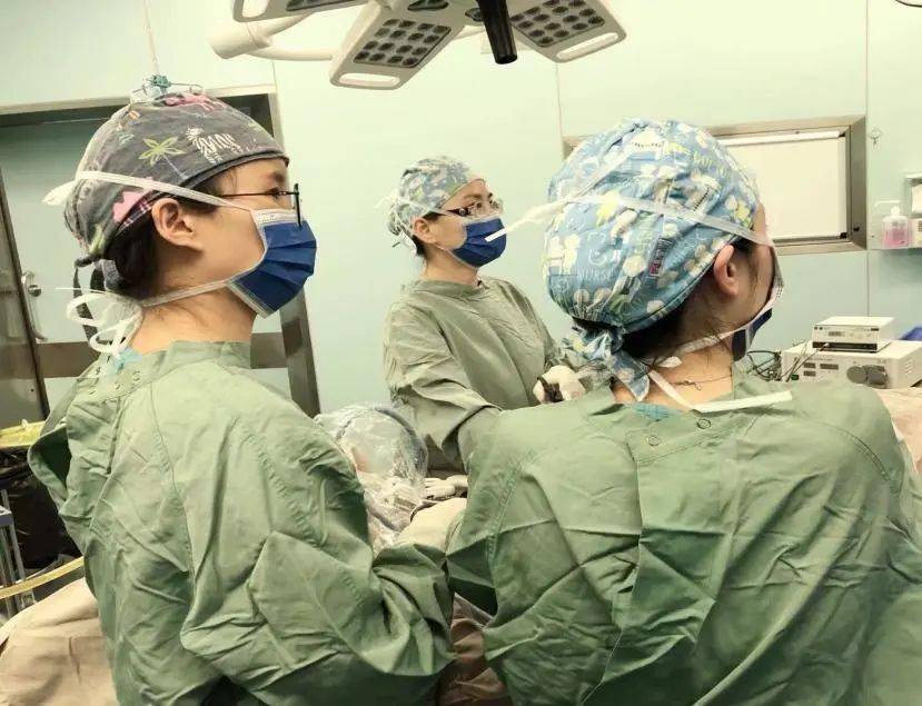 翁女士5年前在当地医院放置宫内节育环,但是对于节育环的类型,形状却