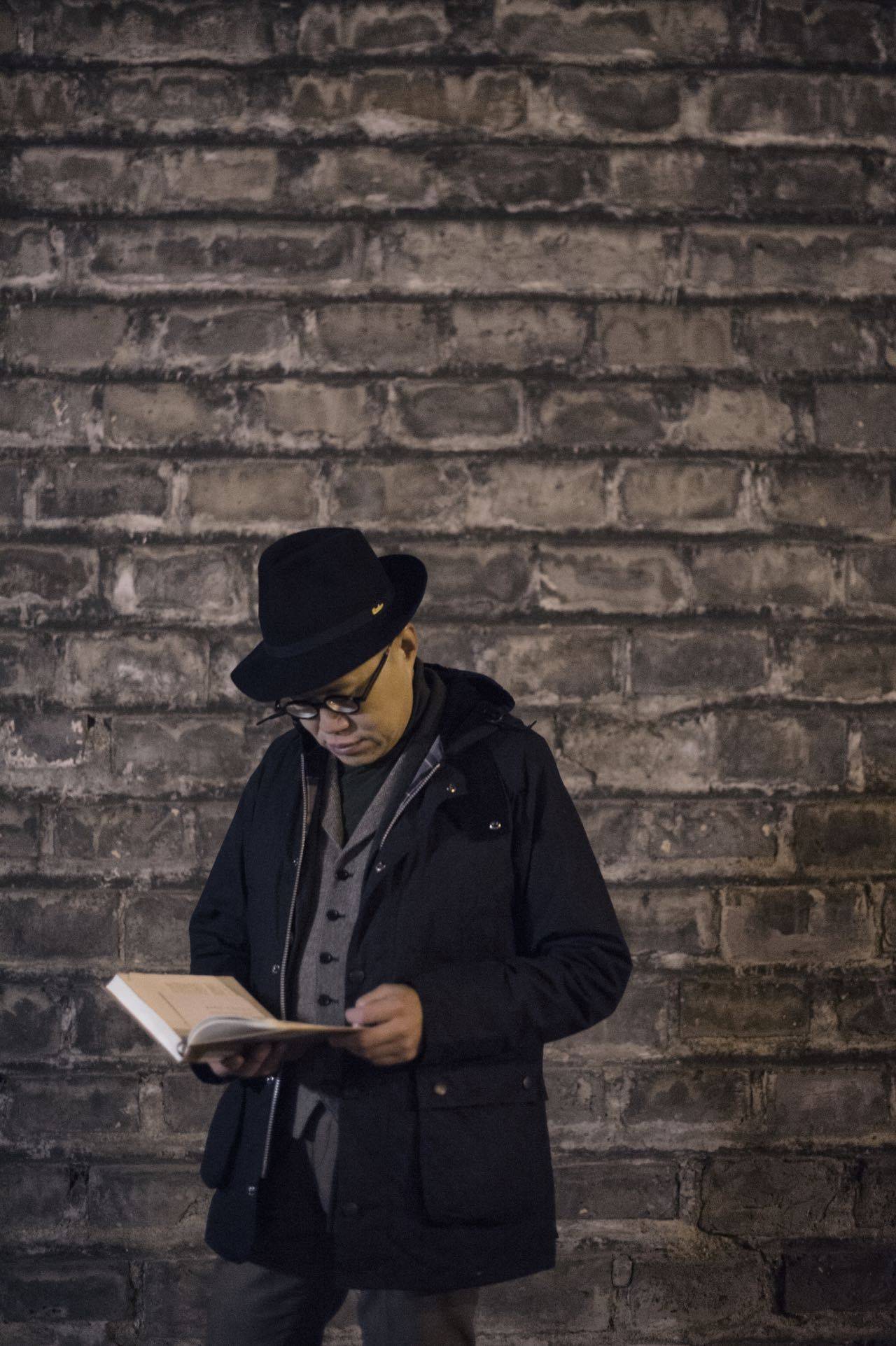 专访不温不火梁文道