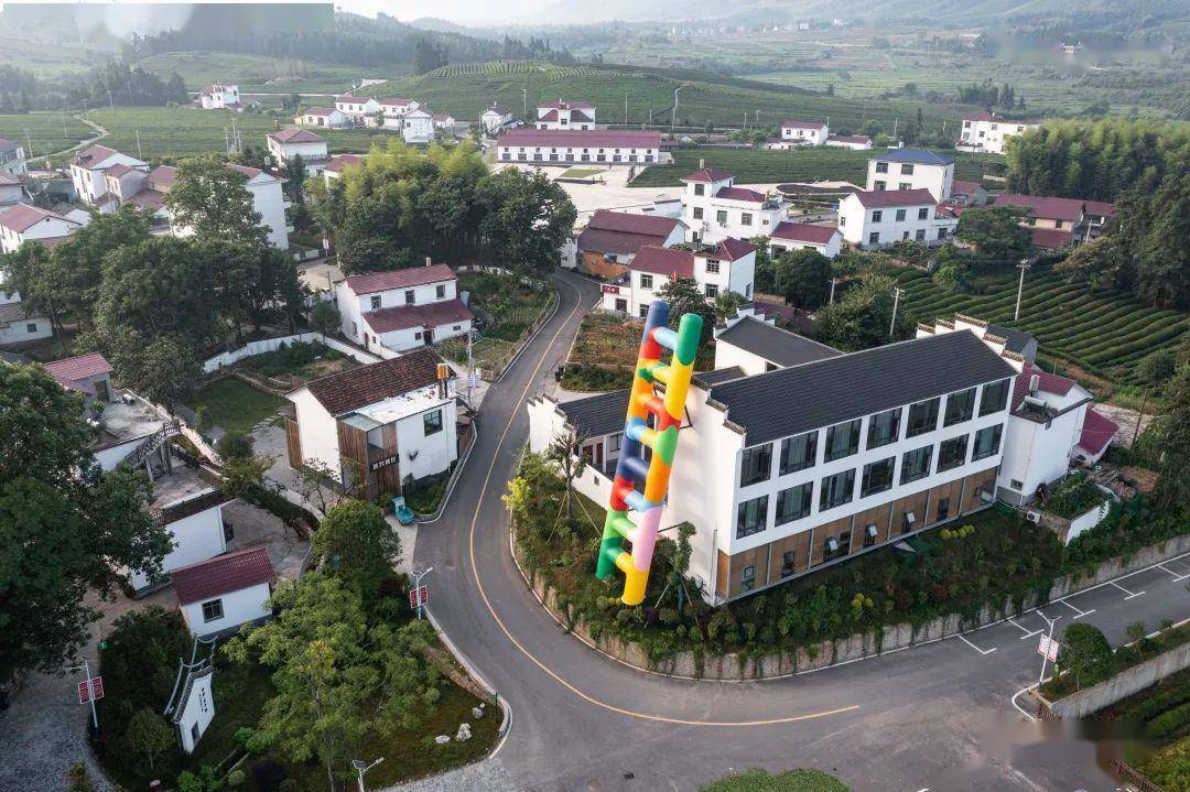 媒体看浮梁人民日报文化版头条点赞寒溪村艺术之花绽放茶乡沃野