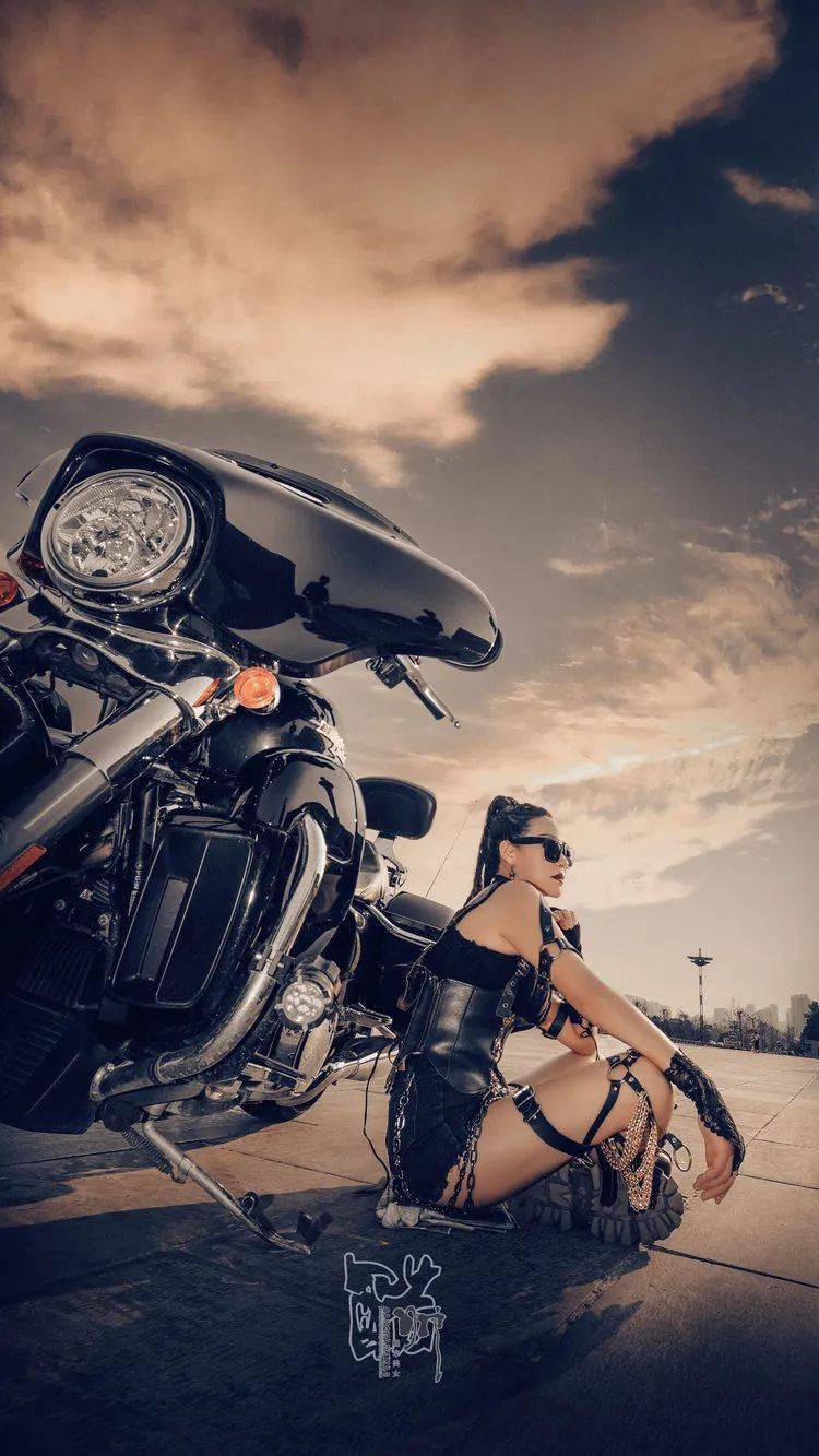 人像摄影酷帅机车美女