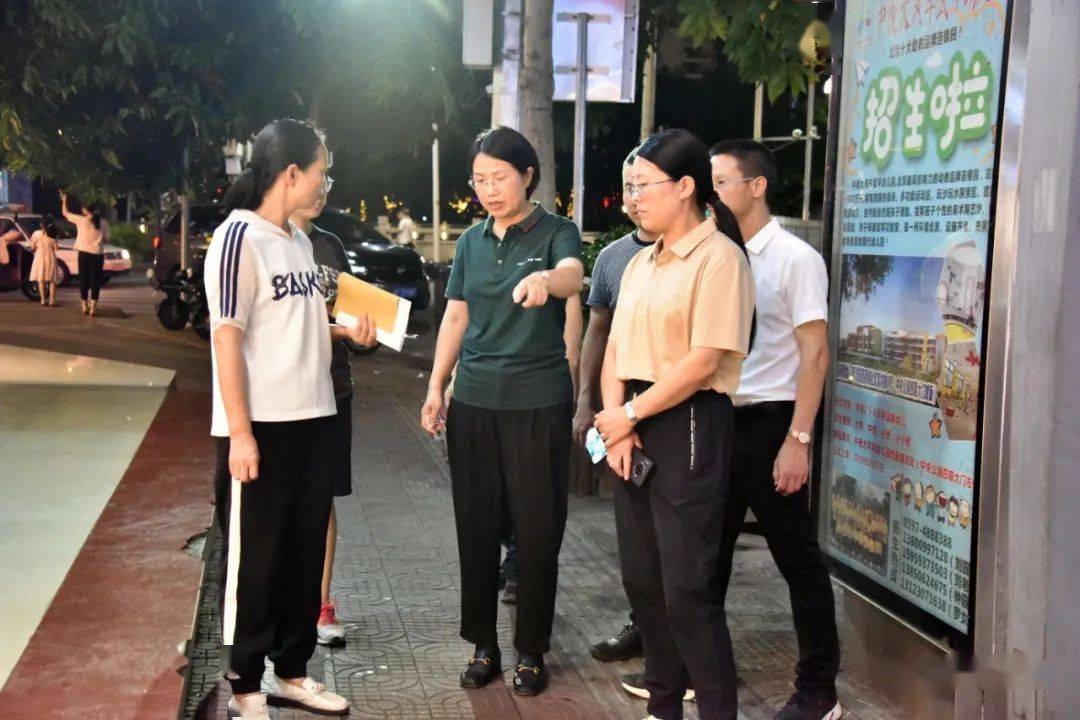 在文明城市创建上走前头武平县领导暗访督查全国文明城市创建工作