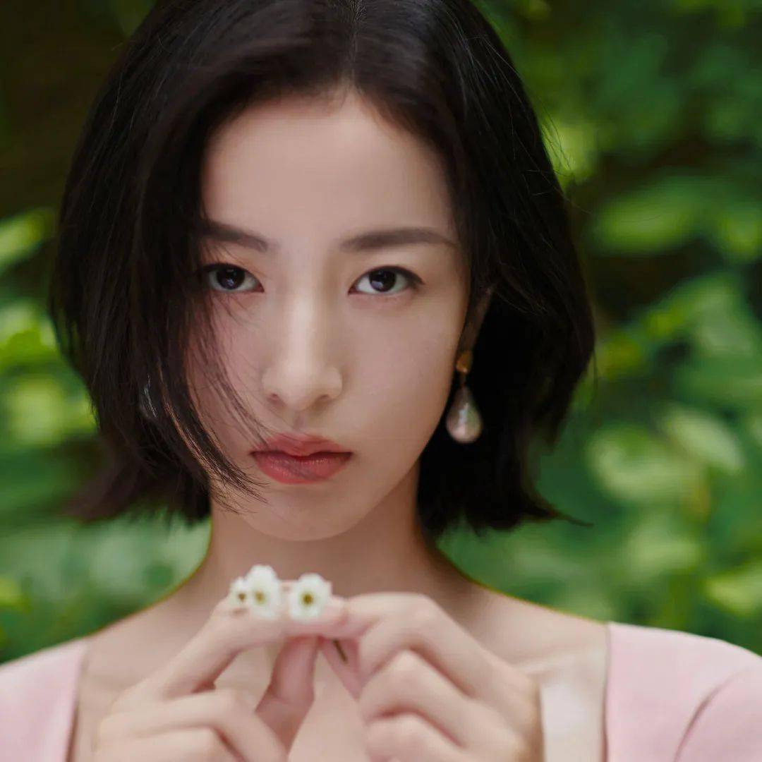 男生吃口红是什么梗