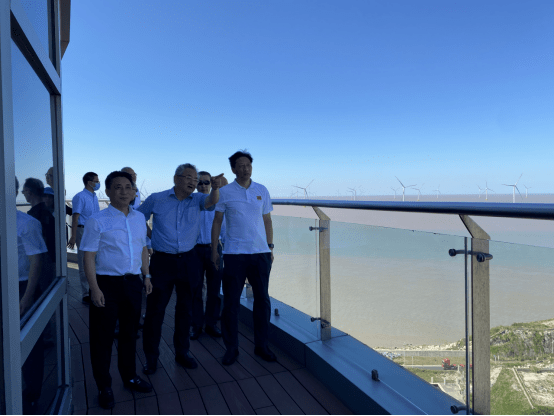 自然资源部东海局局长黄海波一行在嵊泗县调研小洋山北作业区重大项目
