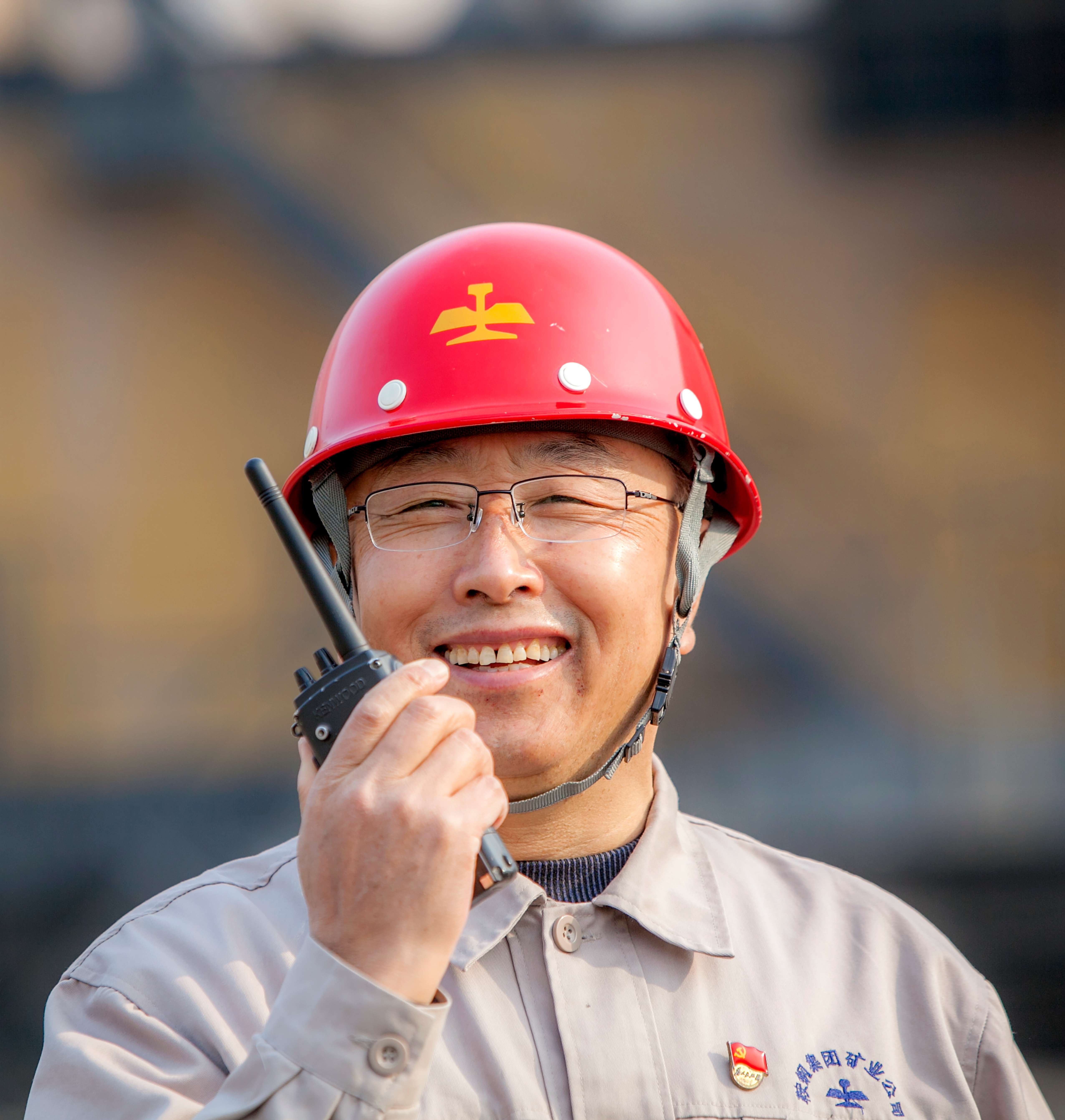 郭明义把践行雷锋精神作为自己的人生选择