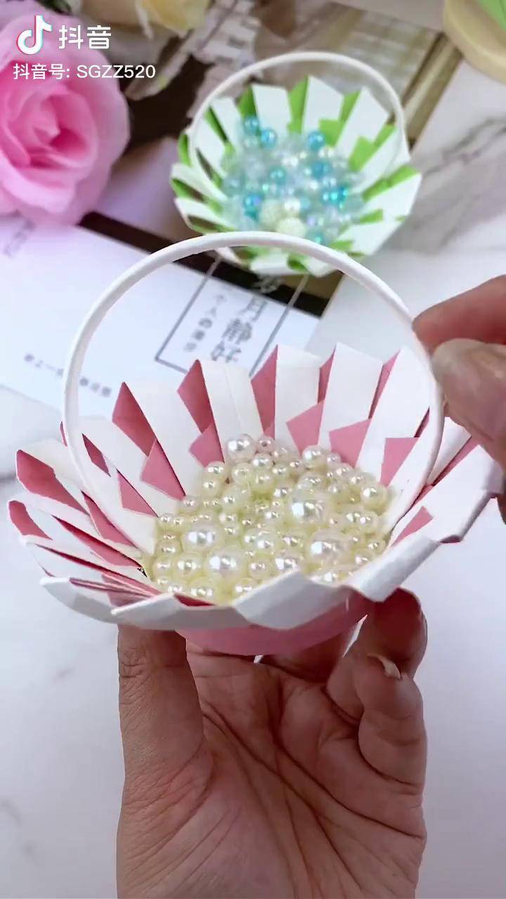 用纸杯做个收纳花篮这颜值放在桌面上就很赏心悦目啊手工diy创意手工