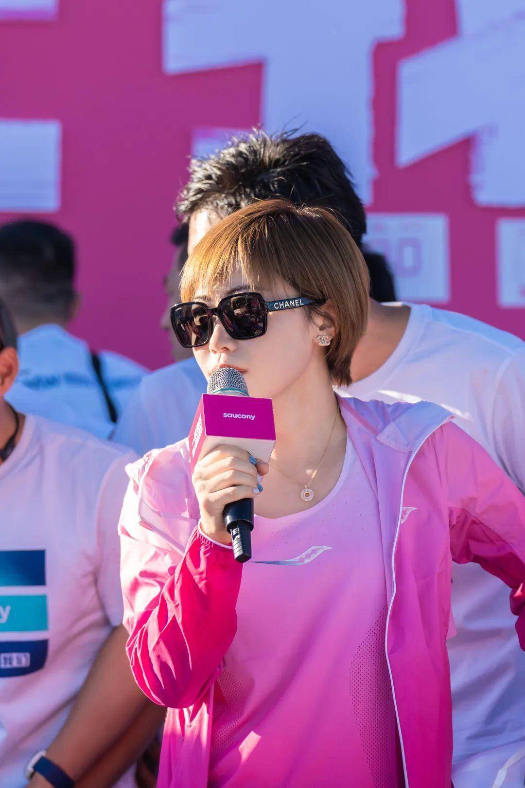 成绩就不咋滴,跑完崇礼168越野30km又瘫了一周,尾椎骨裂还没太好利索