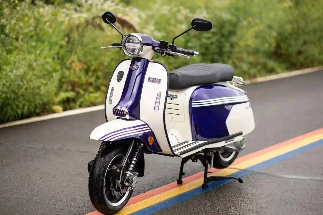 小贵,29800元;免购置税的英伦小踏板 ra纪念版tv 175发布_搜狐汽车