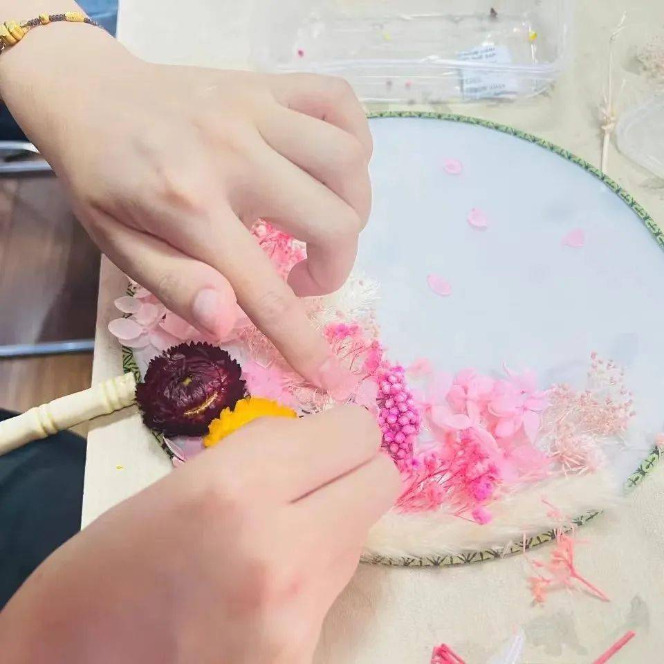 手作课堂非遗消夏季我在展示馆等你制团扇享清凉