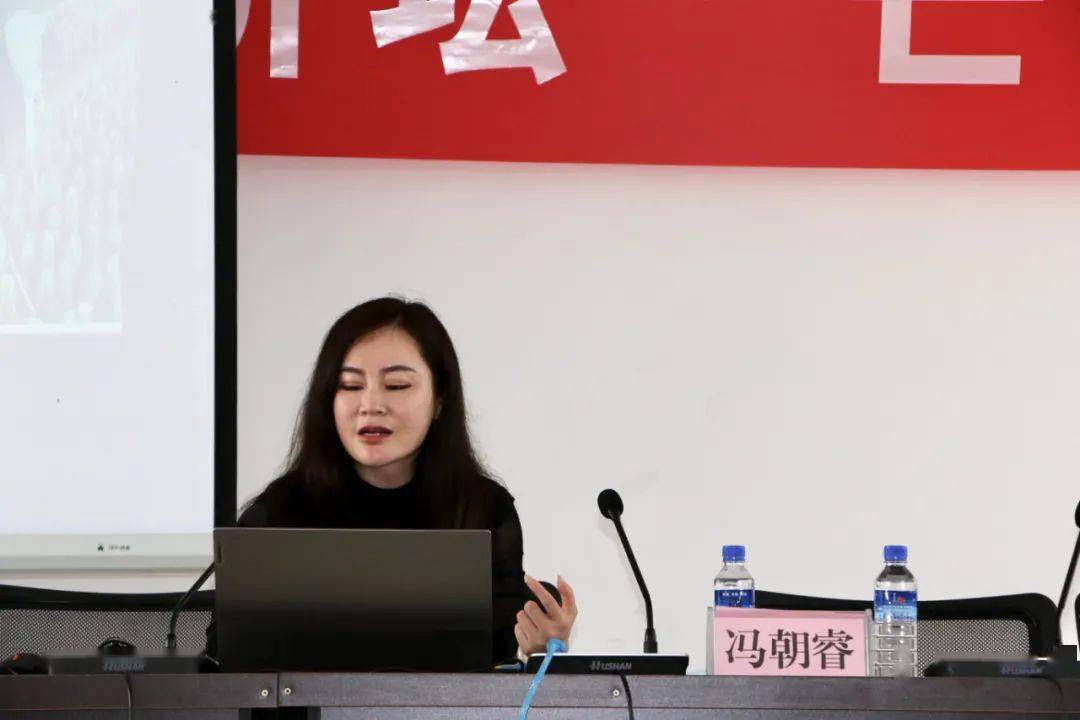 冯教授从理论出发,结合实际,以解读2022年中央1号文件为切入点展开