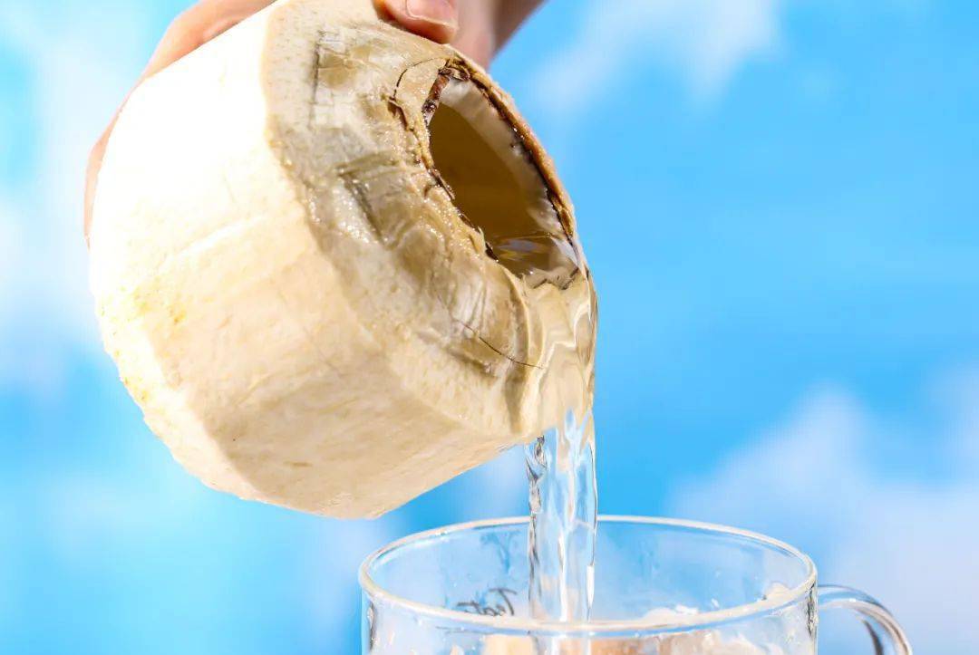 原装进口泰国香水椰青,汁水清甜如甘泉,果肉嫩滑如布丁_椰汁_椰肉