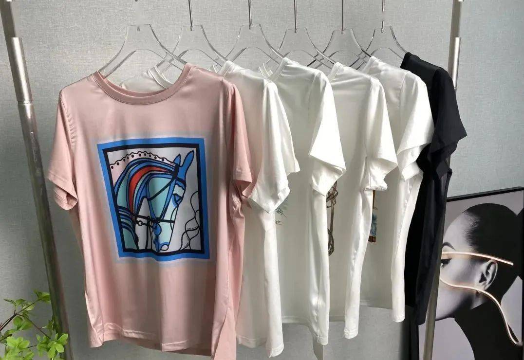 早秋这么穿 = 很贵 !_tina_衣服_绸缎