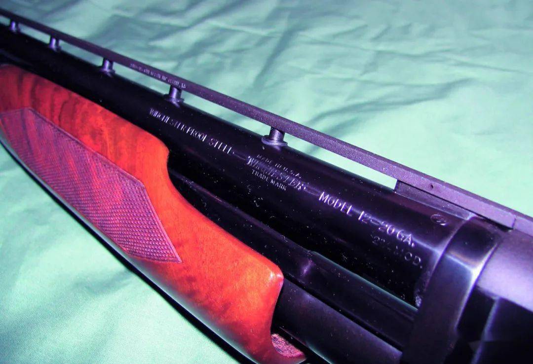 堑壕清扫器——温彻斯特m12唧筒式霰弹枪_枪管_公司_设计