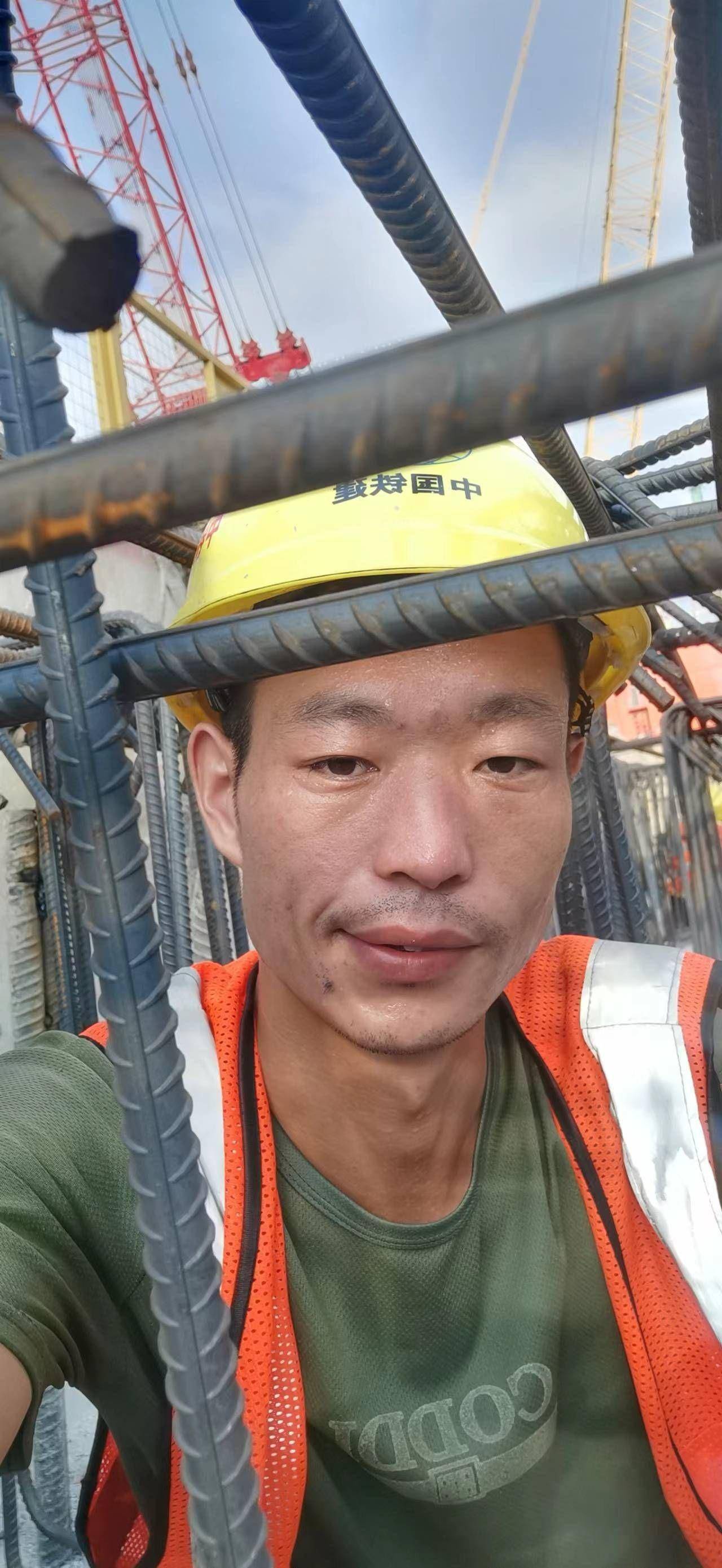 90后农民工小健被网友误认为是60后不要嘲笑一个努力的人