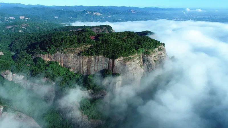 会昌筠门岭:丹霞云海似仙境