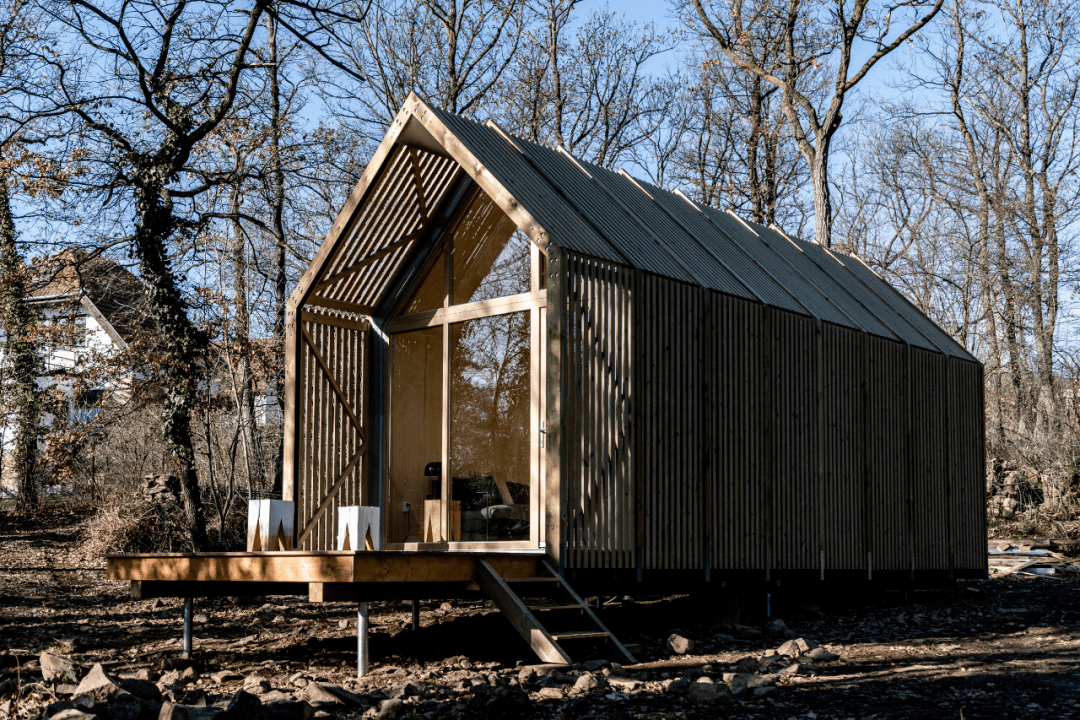 木结构小屋做成石头造型,预制屋的新玩法_kabinka_设计_the