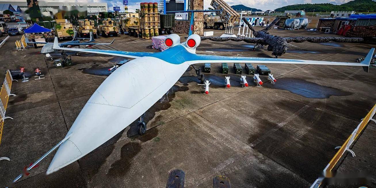 像我军早前公开亮相过的攻击11无人机,无侦-7,无侦-8大型无人机,前者