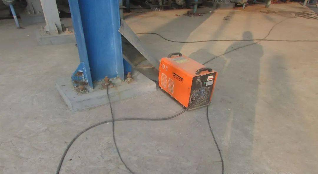 操作_电箱_电焊机