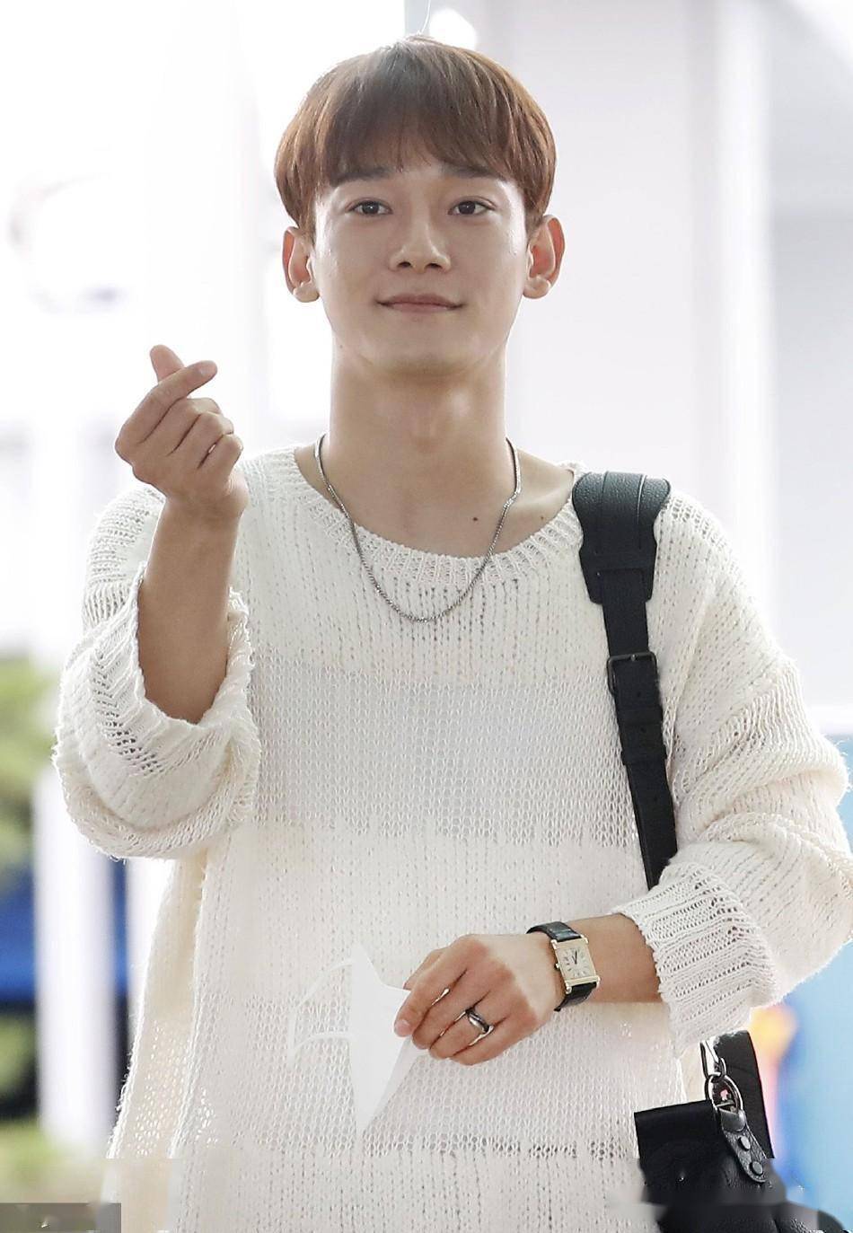 当地时间2022年8月11日,韩国,exo成员金钟仁kai和金钟大chen现身仁川