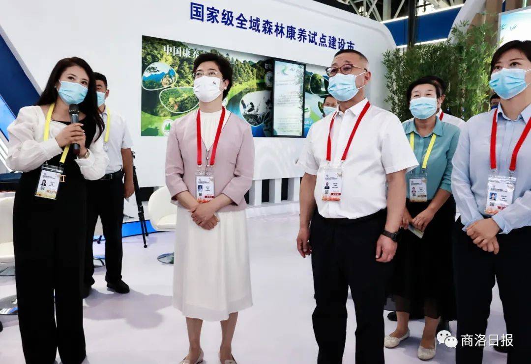 8月14日,市委书记赵璟,市委副书记,市长王青峰来到第六届丝绸之路国际