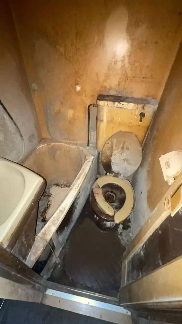 日本一租客住了20年的房住成垃圾房,房东进门后傻眼了…_处理_不动