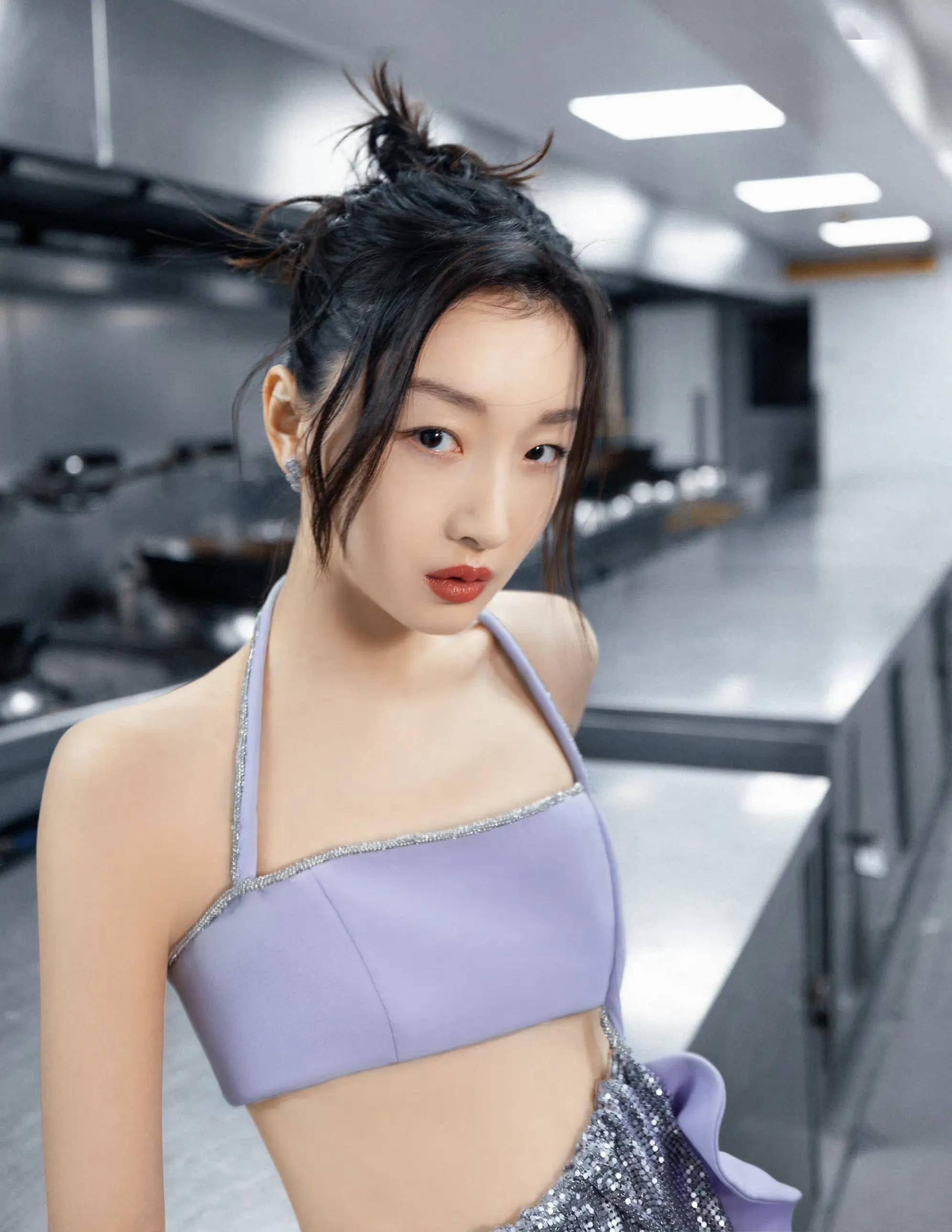 女星周冬雨时尚写真:姣美靓丽,小家碧玉_周冬雨_写真_时尚