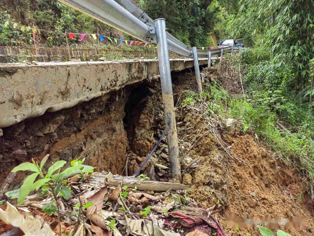 83万元,新增水毁路基17960立方米,沥青路面680平方米,水泥路面10590