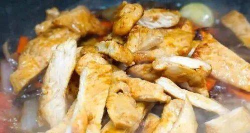 鸡胸肉别再水煮了！教你这样做，超解馋！