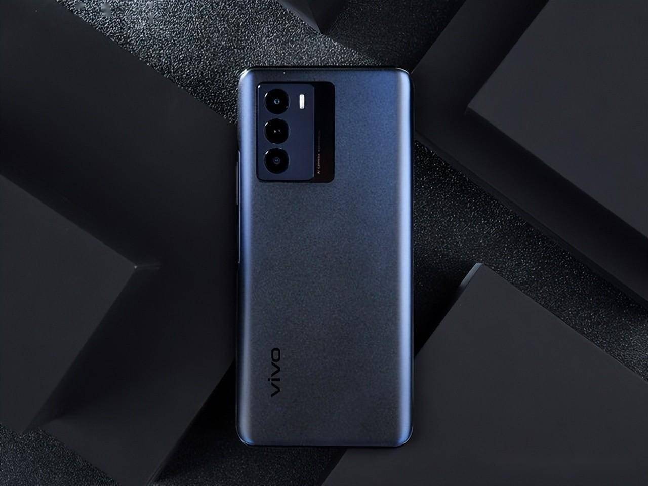 之所以要发布vivo t系列,主要是vivo想在硬核中端机领域弥补市场堪鬃