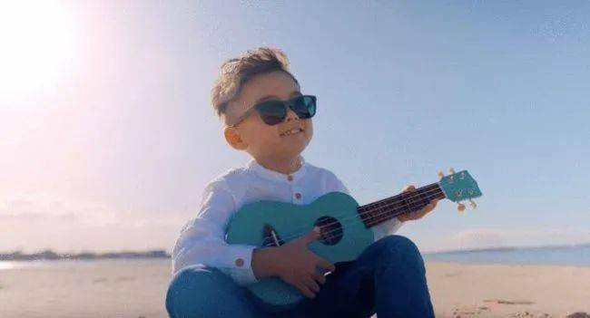 周杰伦MV终于不是一个人了，5岁儿子罗密欧出镜