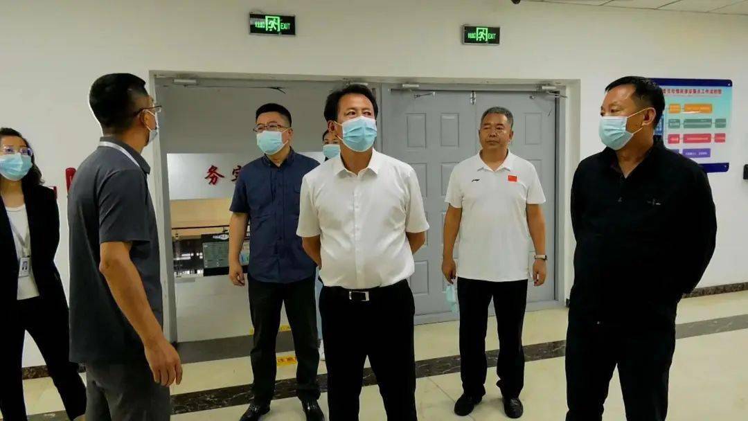 会前,戴存鹤,吴思志,丁德贵,冯国宏等领导先后深入森茂商场,县医院