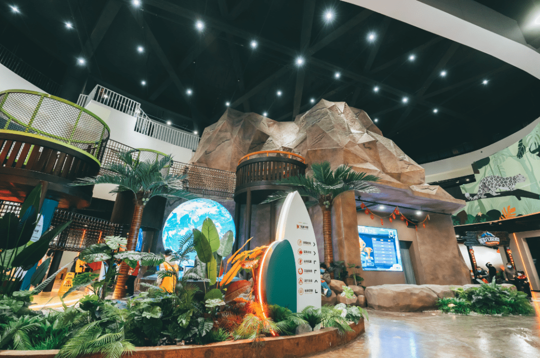 济南华侨城欢乐荟是济南唯一一家英雄联盟城市峡谷"授权线下观赛点