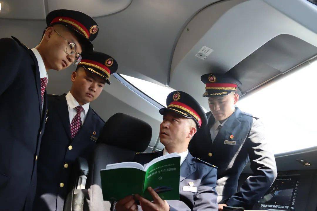 机车乘务员受到旅客点赞,因为他们._铁路_次列车_方法