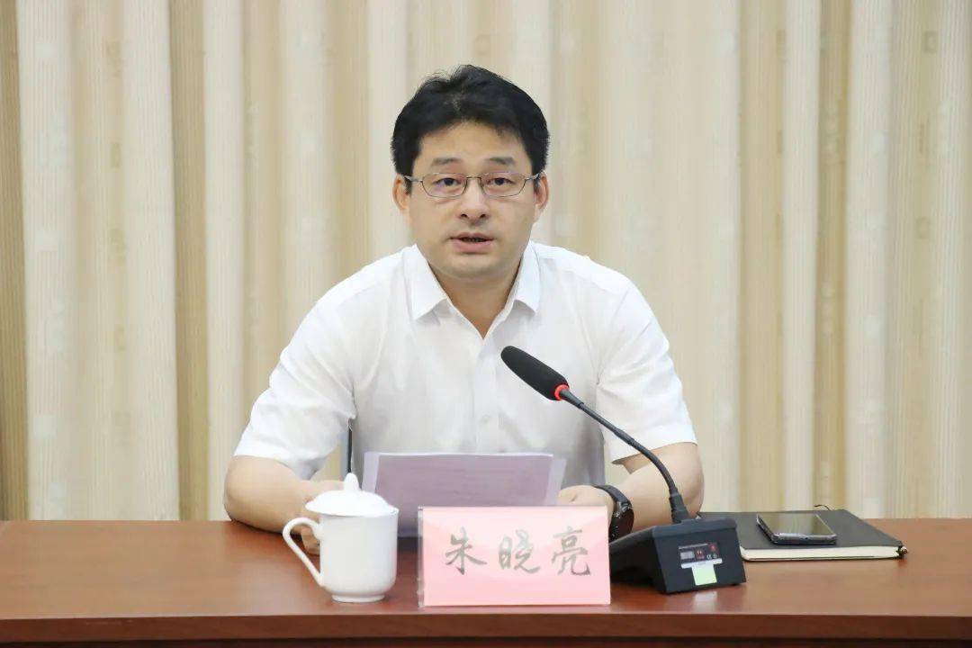 朱晓亮表示老领导在教育引导群众,维护社会稳定,为党委政府决策建言