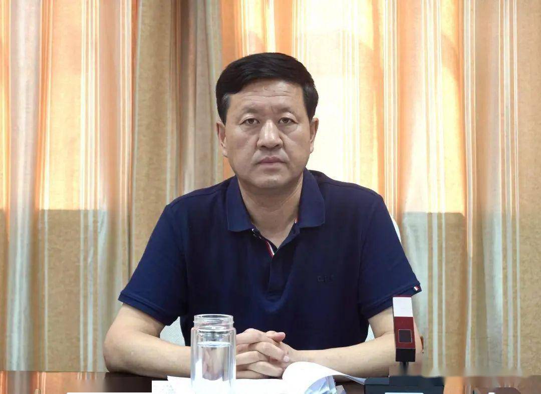 8月15日,金塔县委副书记,县长杜新红主持召开十九届县政府第18次常务