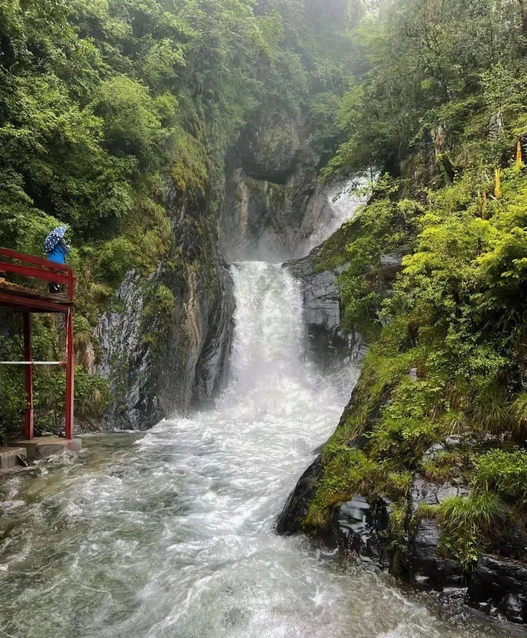 孟屯河谷瀑布沟图片