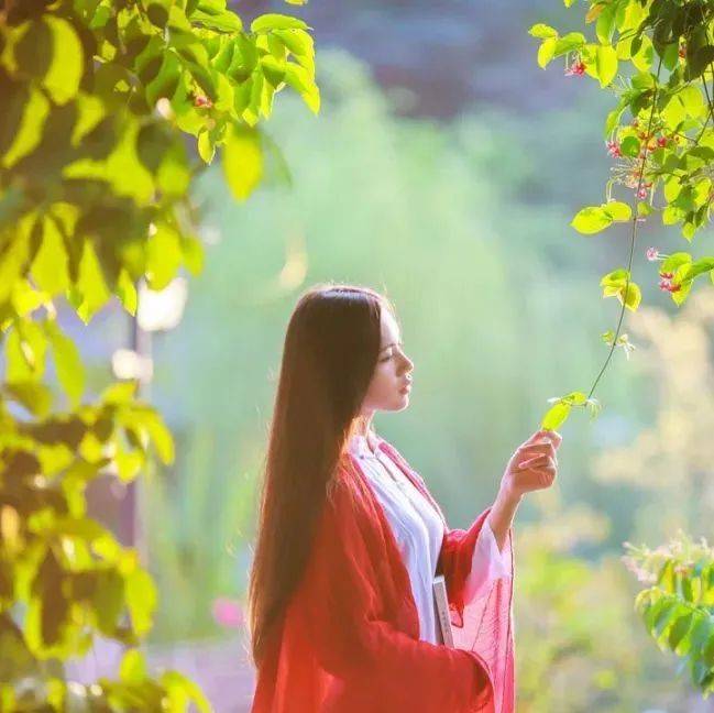 相貌出众的人，往往都有这4个习惯_气质_一个人_生活