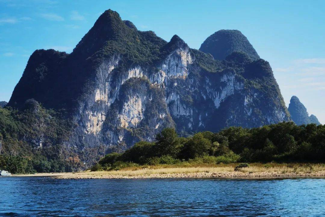 還能看到灕江峰景,村莊人家,渾然天成的一幅山水畫卷,呈現在你眼前