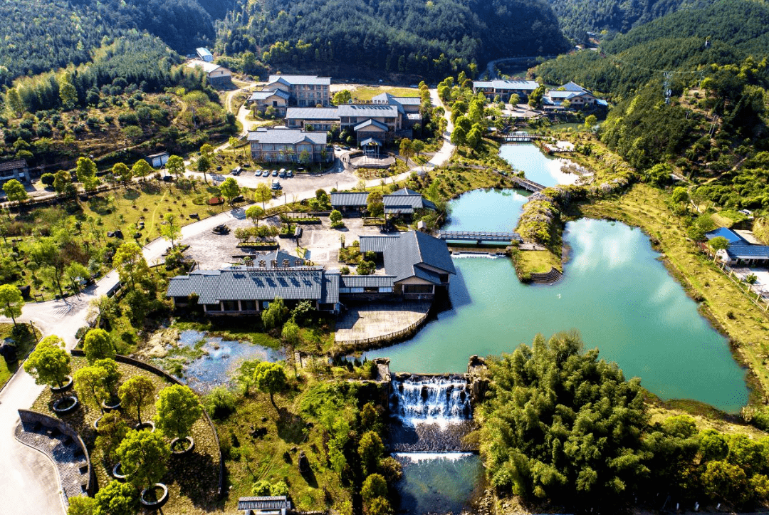 体育培训,运动康养,研学禅修为主题核心,建设包括巴坑体育公园,大峡谷